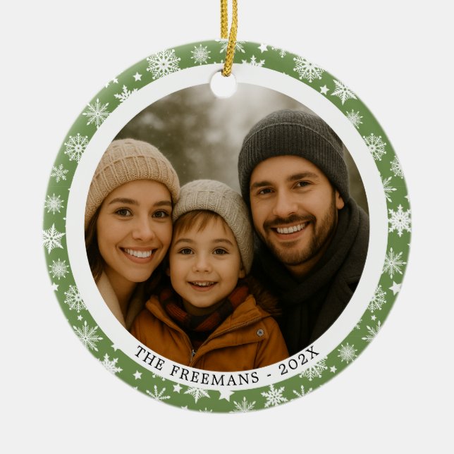 Green and White Snowflakes Family Christmas Photo Keramik Ornament (Vorne)