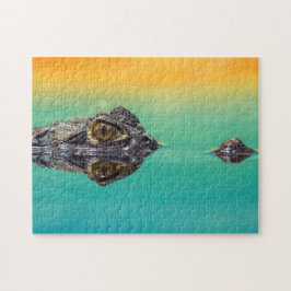 Green Baby Crocodile in Water mit Blau und Orange Puzzle