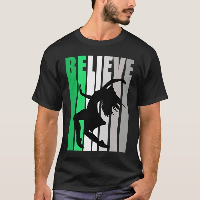 Green Believe Motivating Girls Dance Retro Graphic T-Shirt (Vorderseite)