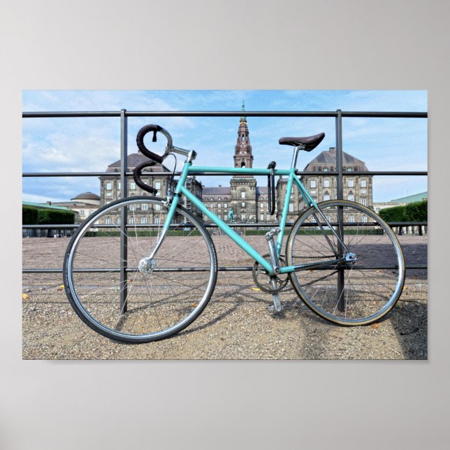 Green Bicycle im Christiansborg Palace, Kopenhagen Poster (Vorne)