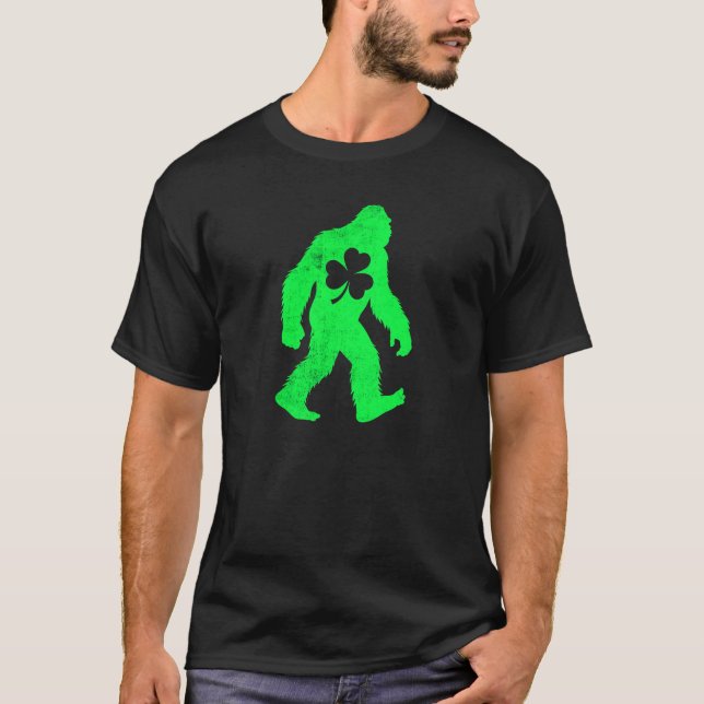 Green Bigfoot Shamrock St Patrick's Day Art T-Shirt (Vorderseite)
