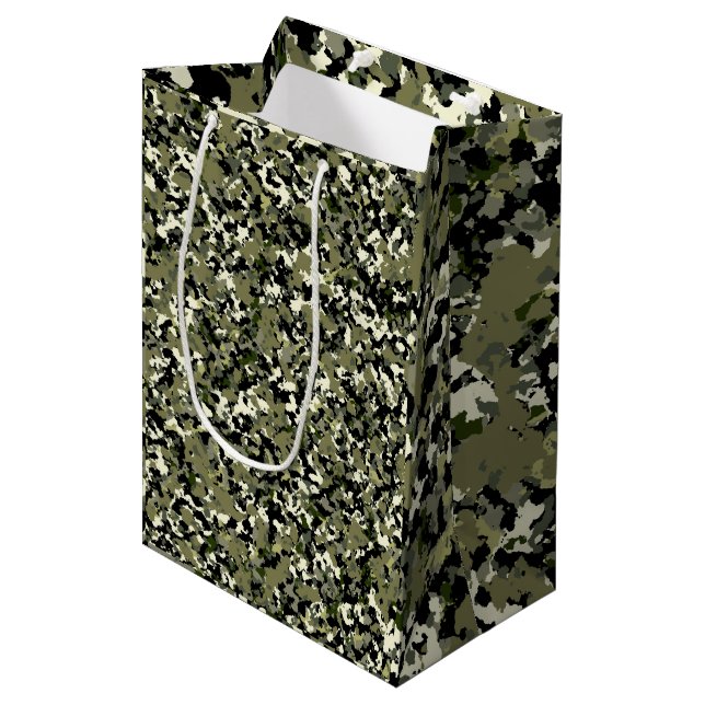 Green Black Cream Camouflage Pattern Party Mittlere Geschenktüte (Vorderseite Schrägansicht)