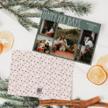 Green Boho Polka Dot 5-Foto Feiertagskarte<br><div class="desc">Diese grüne Polka dot 5-Foto-Ferienkarte ist perfekt für Ihren modernen böhmischen Landgasthof-inspiriert Urlaub Gruß. Der klassische rustikale, aber feine handgezeichnet Schriftart verleiht ihm einen erdigen Vintagen Look und behalte ihn niedlich und einfach. Die Polka-Punkte kommen in Erdtönen wie Rot, Salbei, Rosa, Rosa, Terrakotta, Rost und Bräune. Das Design ist ausgezeichnet...</div>