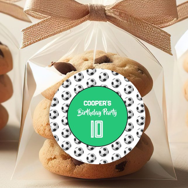 Green Boy Soccer Birthday Party Runder Aufkleber (Von Creator hochgeladen)