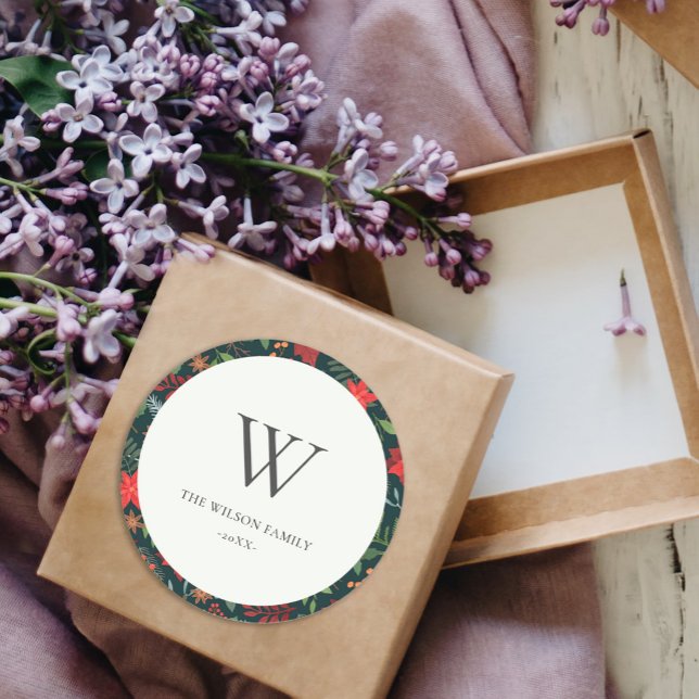 Green Brown Berry Christmas Flora Muster Monogram Runder Aufkleber (Von Creator hochgeladen)