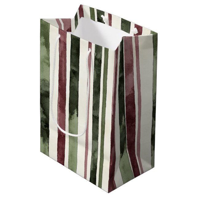 Green Burgundy Stripes Weihnachten Mittlere Geschenktüte (Vorderseite Schrägansicht)