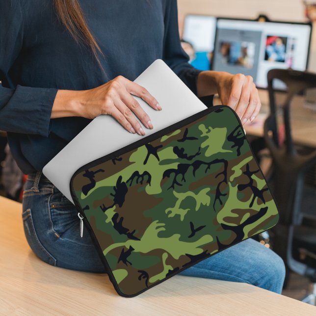 Green Camouflage Pattern, militärisches Muster, Ar Laptopschutzhülle (Von Creator hochgeladen)