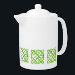 GREEN CELTIC KNOT Porzellan Teapot<br><div class="desc">Das Design dieses Porzellanteapots aus GREEN CELTIC KNOT ist ein originalfarbener Bleistift, der aus weichem, grünem Wolle rovendem Garn zeichne, das in einen keltischen Knoten gewickelt ist. * Matching Produkte sind in der Kategorie CELTIC KNOTS meines Shops erhältlich. ** Wenn Sie dieses Design auf einen anderen Produkttyp, eine andere Form...</div>