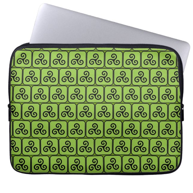 Green Celtic Triskele Tiled Laptopschutzhülle (Vorderseite)