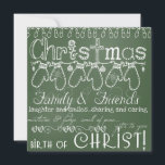 Green Chalkboard Foto Weihnachtskarte Feiertagskarte<br><div class="desc">Alles Gute findet man auf unserer Weihnachtsquadratischen Weihnachtskarte im Grünen Chalkboard-Foto mit weißem Text auf grünem Kalkbrett mit einer Reihe von Fäusten,  Baumlichtern,  Schneeflocken,  Heiligen,  Herzen und Ziergegenständen. Sie können diese Weihnachts-Fotokarte einfach mit Ihrem Foto und Ihren Namen anpassen!</div>