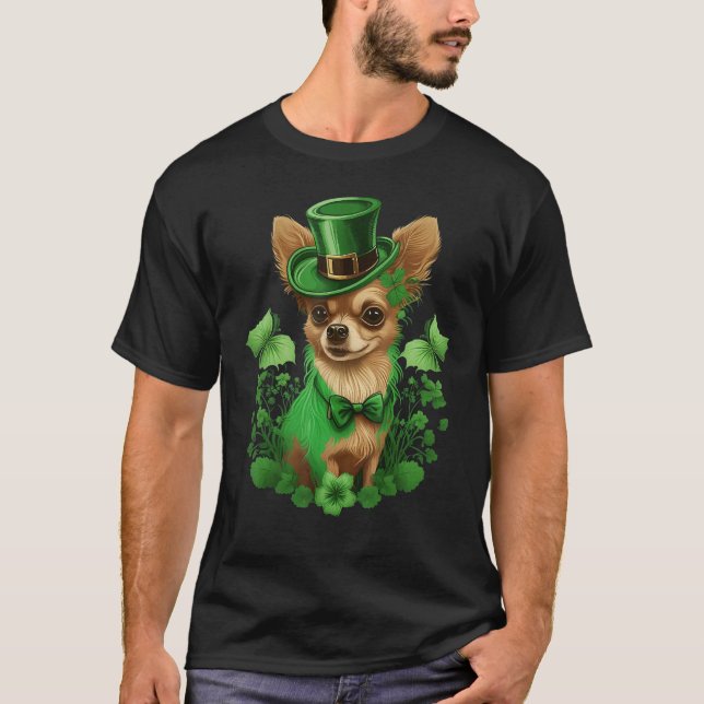 Green Chihuahua shamrock on St Patricks Day Chihua T-Shirt (Vorderseite)