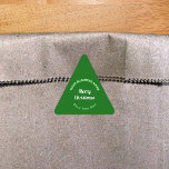 Green Christmas Business Triangle Shape Sticker<br><div class="desc">Frohe Weihnachten! Einer der bekanntesten Feiertage des Jahres. Es ist auch eine der besten Jahreszeiten für Werbung für Ihr Unternehmen. Triangle-Form Aufkleber mit fröhlichen Weihnachtsgrüßen, Ihrem Firmennamen, Stadt oder Stadt und Staat. Sie können es als Zubehör für Ihr Produktverpackungsmaterial verwenden, um Ihren Produktnamen zu fördern. Sie können es auch als...</div>