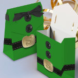 Green Christmas Elf Anzug Santa Gastgeschenk Box Geschenkschachtel<br><div class="desc">Geeignet für kleine Geschenke für winzige Elfen. Ideal für Weihnachts-Elf-Partys,  fügen Sie einfach Ihre Initialen in den Gürtel der Elfen und eine winzige Botschaft auf der Rückseite. Gute Ferien!</div>