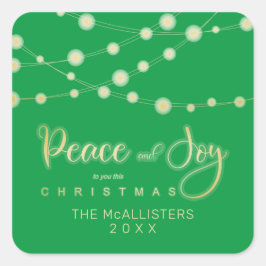 Green Christmas Lights Peace Joy Whimsical Script Quadratischer Aufkleber