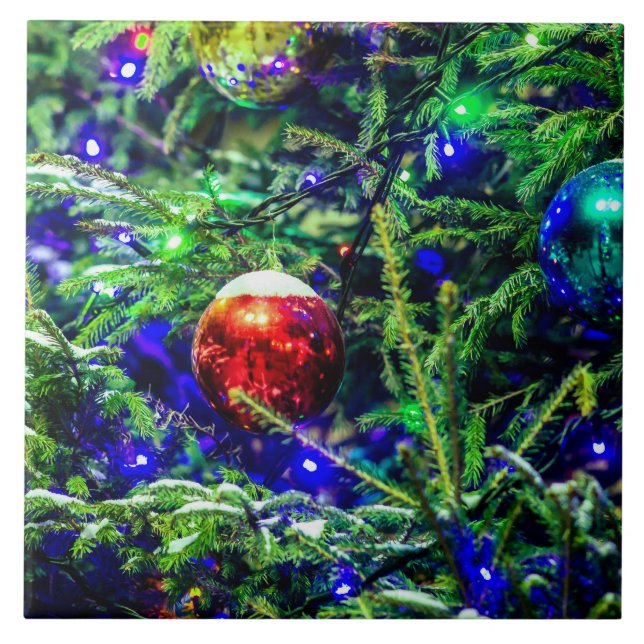 Green Christmas Tree Red Ball Fliese (Vorderseite)