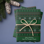 Green Christmas Tree Snowflakes Muster Custom Geschenkpapier Set<br><div class="desc">Ein altmodisches Weihnachtsbaum und ein Raute-Pullover-Muster rund um Ihren personalisierten Text auf einem individuellen Urlaubspapier. Passen Sie Ihre festliche Geschenkpackung mit Ihren persönlichen Frohen Festtagen auf dem grünen und roten Weihnachtsdesign an.</div>