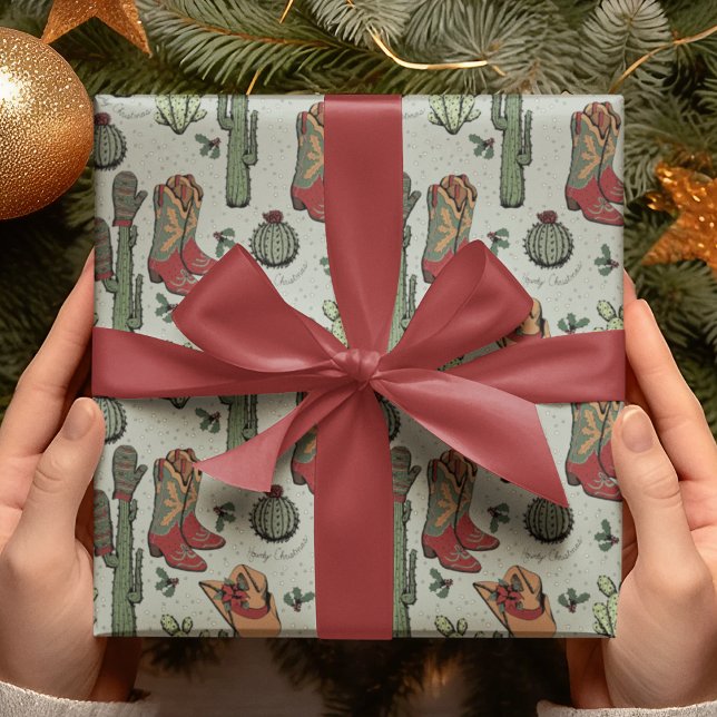 Green Country Cowboy Howdy Weihnachten Geschenkpapier (Festive Country Xmas Hand-Drawn Art. Cowboy Boots, Cacti, Winter Gloves, Poinsettia, Holly & Stars.)