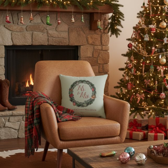 Green Country Wedding Mr. and Mrs. Christmas Kissen (Country Sage Green Mr & Mrs Christmas Pillow. Pine Wreath with Vintage Ornaments, Cowboy Hat, Boots)