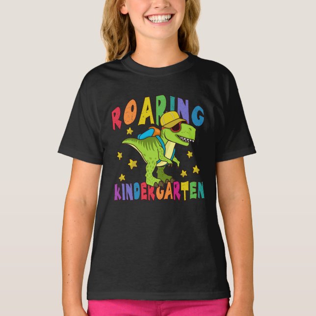Green Dinosaur Roaring Kindergarten zurück zur Sch T-Shirt (Vorderseite)