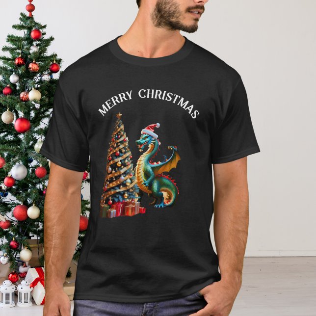 Green Dragon on Christmas Eve T-Shirt (Von Creator hochgeladen)