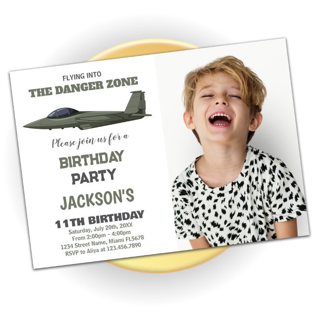 Green Dunkle Kämpfer Jet Birthday Einladungen Foto (Green Dark Fighter Jet Birthday Invitations Photo)