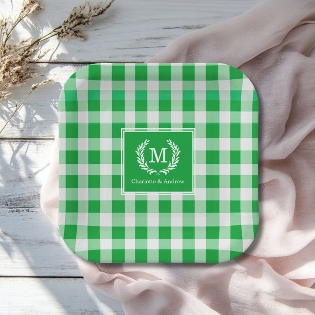Green Gingham Monogram Wappen Custom Pappteller (Green Gingham Monogram Crest Custom Paper Plates with your Monogram and Names.)