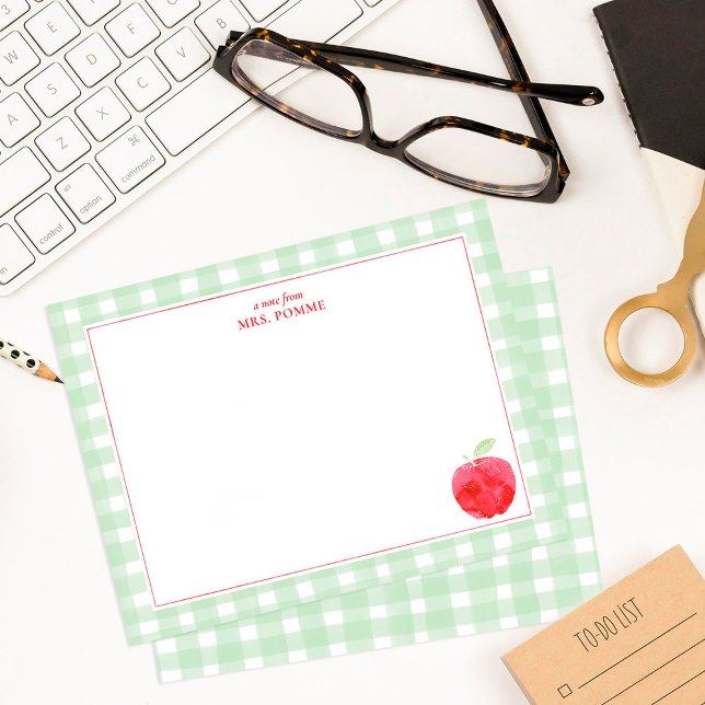 Green Gingham Red Apple Teacher Mitteilungskarte (Rustic Green Gingham with Watercolor Apple Note Card on desktop)
