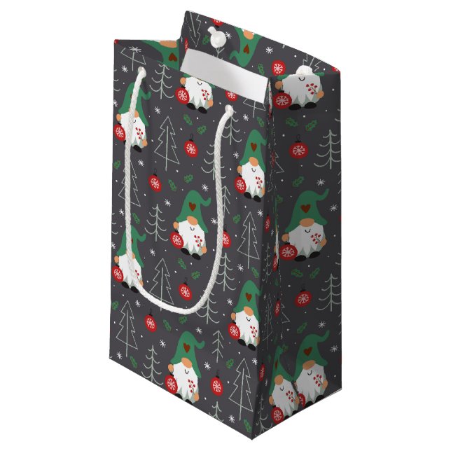 Green Gnome Christmas Tree Ornaments Muster Kleine Geschenktüte (Vorderseite Schrägansicht)