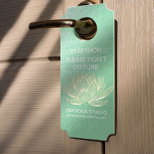 Green Gold Lotus Yoga Studio Meditation Instructor Türanhänger