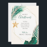 Green & Gold Palm Tree Tropical Beach Weihnachten<br><div class="desc">Die Weihnachtskarte der Nautical Boutique Co. mit ihrer grünen und goldenen Weihnachtskarte ist mit einer tropischen Vegetation in Aquarellen und goldfarbenem Grün und mit einem hübschen Seestern in Aquarellfarbe versehen. Der Text ist skurrile Handschrift gepaart mit moderner Blocktypografie. Das grüne, goldene und cremige Elfenbein erinnert an tropische Strandferien. Anpassen Sie...</div>