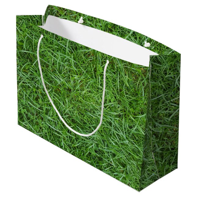 Green Grass Große Geschenktüte (Rückseite Schrägansicht)