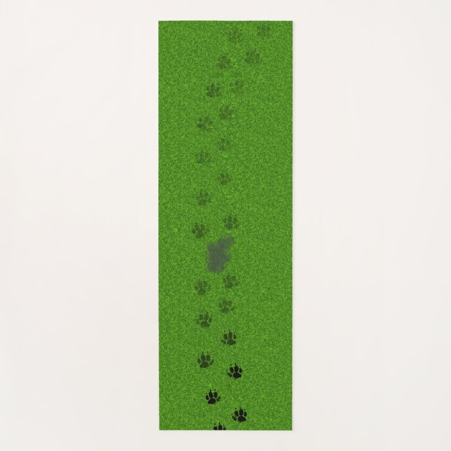 Green grass with dog paw prints and a pee stain yo yogamatte (Vorderseite)