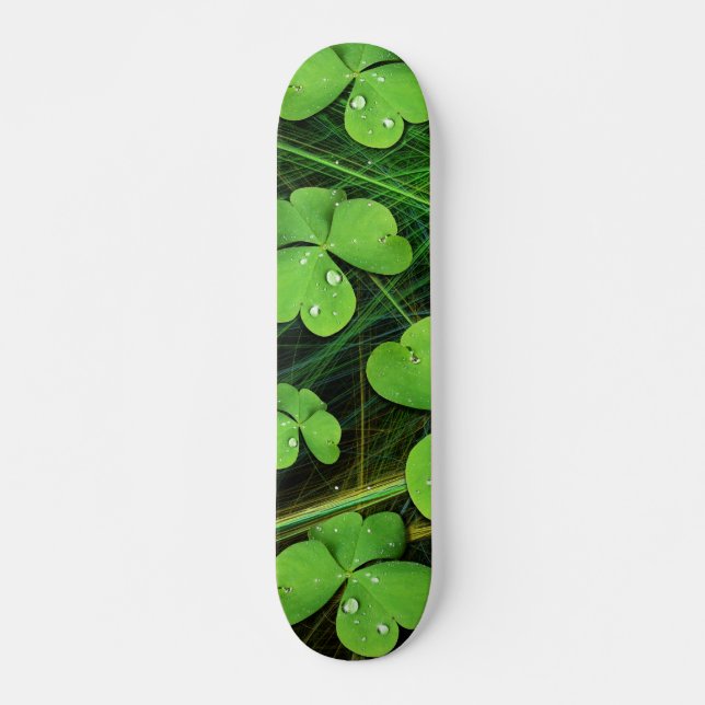 Green Kleeblatt Clover St Patrick's Day Skateboard (Vorne)