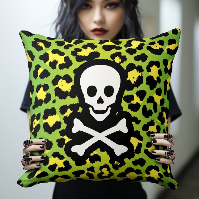 Green Leopard Print Piratenflagge Pirate Edgy Punk Kissen (Von Creator hochgeladen)