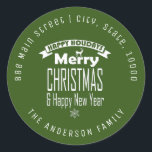 Green Merry Christmas Round Return Address Label Runder Aufkleber<br><div class="desc">Frohe Weihnachtskalligrafie Script mit grünem Hintergrund Aufkleber Vorlage. Kann für das Verschicken von Holiday Karten verwendet werden.</div>