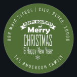 Green Merry Christmas Round Return Address Label Runder Aufkleber<br><div class="desc">Frohe Weihnachtskalligrafie Script mit grünem Hintergrund Aufkleber Vorlage. Kann für das Verschicken von Holiday Karten verwendet werden.</div>