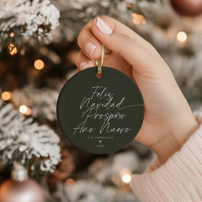 Green Minimalistisch Modern Script Feliz Navidad Keramik Ornament (Von Creator hochgeladen)