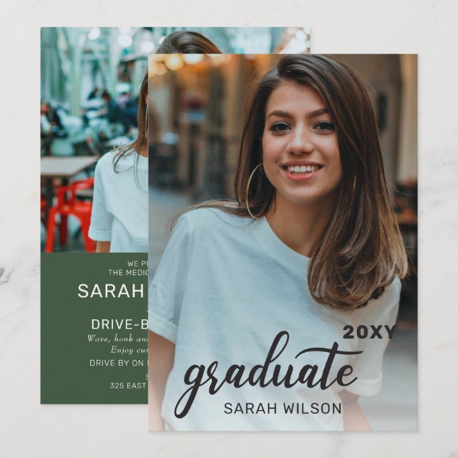 Green Modern Script Graduate 2 Foto fahren vorbei Einladung (Vorne/Hinten)