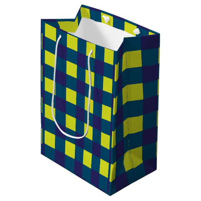 Green Navy Blue Checkerboard Mittlere Geschenktüte (Vorderseite Schrägansicht)