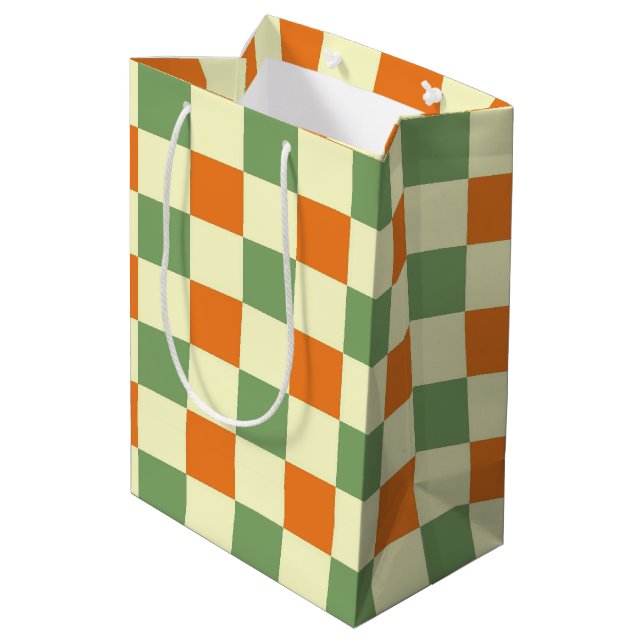 Green Orange Brown Checkered Gingham Pattern Mittlere Geschenktüte (Rückseite Schrägansicht)