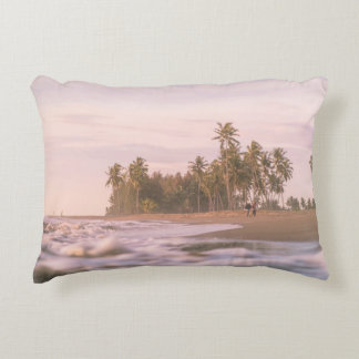 GREEN PALM TREES ON BROWN SAND UNDER WHITE CLOUDS DEKOKISSEN