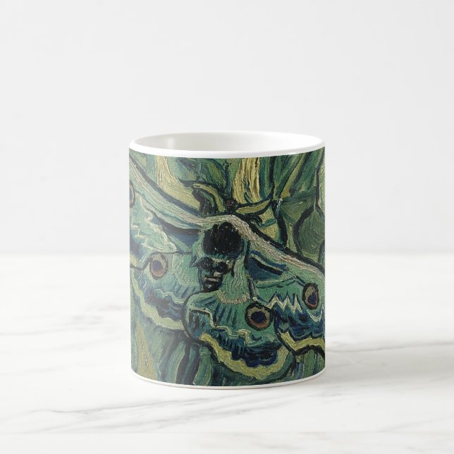 Green Peacock (Kaiser) Moth von Vincent van Gogh Kaffeetasse (Mittel)