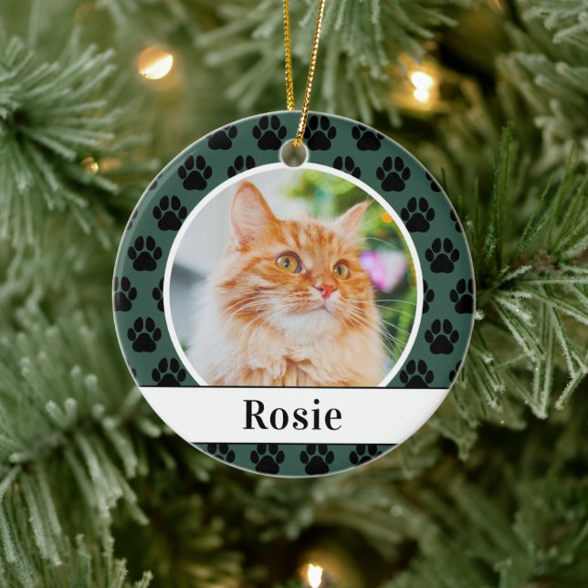 Green Pet Paw druckt benutzerdefiniertes Cat Name  Keramik Ornament (Baum)