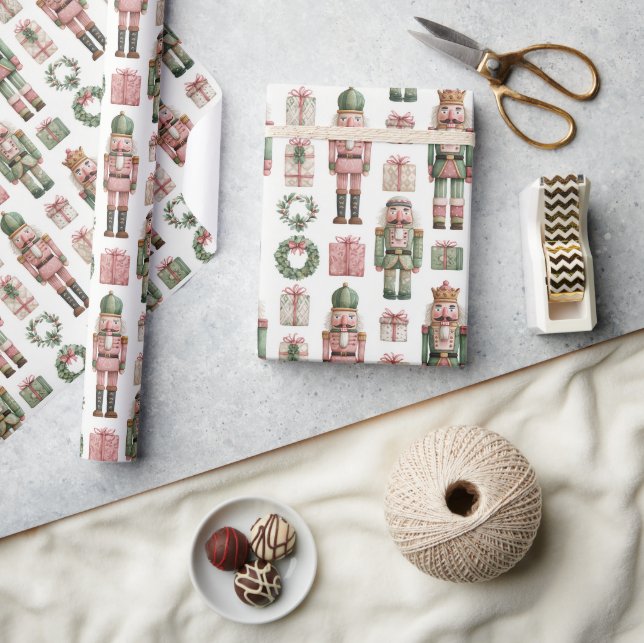 Green-Pink Nutcracker Holiday Pattern Geschenkpapier (Kunsthandwerk)
