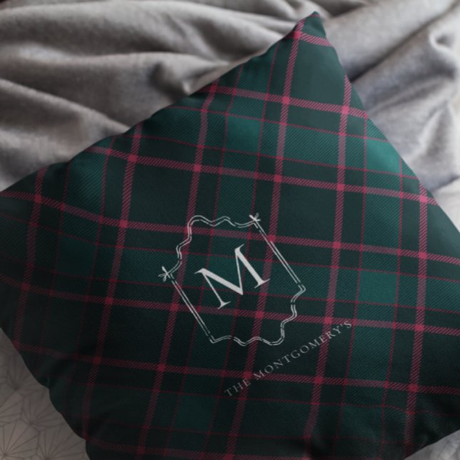 Green & Pink Tartan | Custom Monogram Christmas Kissen (Von Creator hochgeladen)