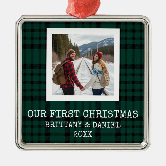 Green Plaid Our First Christmas Ornament Aus Metall (Vorne)