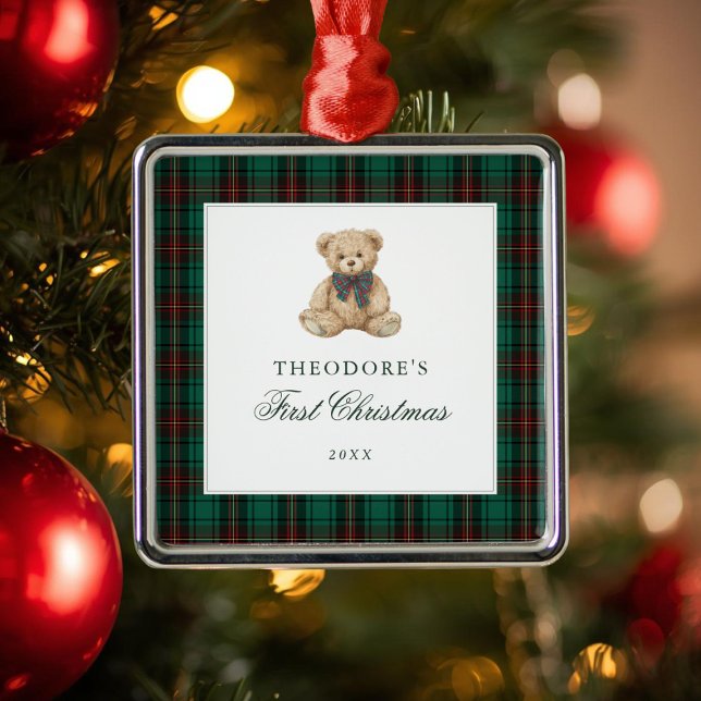 Green Plaid Teddy Bear First Christmas  Ornament Aus Metall (Von Creator hochgeladen)