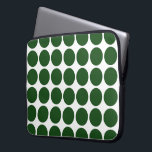 Green Polka Dots on White Laptopschutzhülle<br><div class="desc">Machen Sie sich mit diesem festlichen Muster grüner Polka-Punkte auf weißem Hintergrund auf Weihnachten gefasst. Das digitale Design wurde von Grund auf erstellt. Technisch gesehen ist der Hintergrund nicht weiß, sondern transparent. Das heißt, man kann es ändern. Klicken Sie einfach auf den Knopf "Anpassen!" und wählen Sie dann in der...</div>