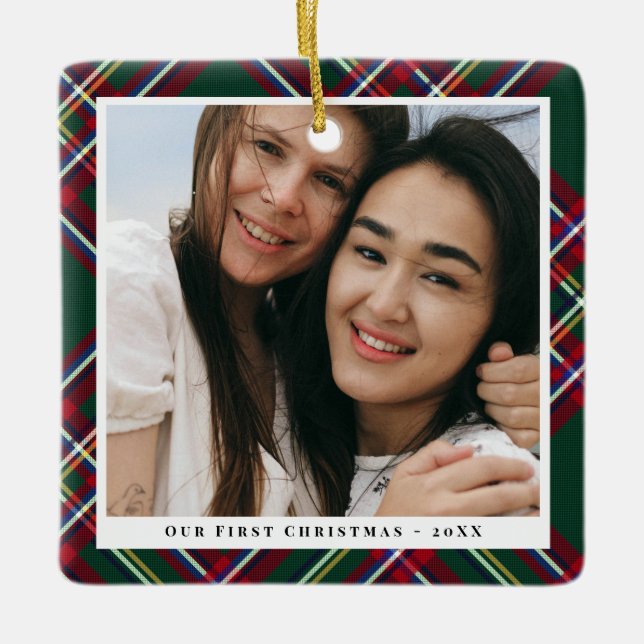Green Red Kariert First Christmas Together Foto Keramikornament (Vorderseite)