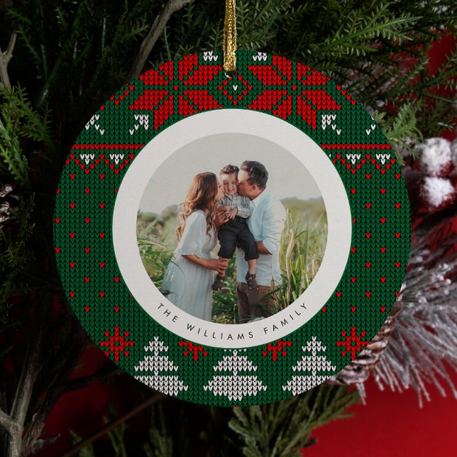 Green & Red Knit Sweater Pattern Photo Keramik Ornament (Von Creator hochgeladen)